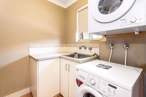 Quality Suites Banksia Gardens - Accommodation QLD 15