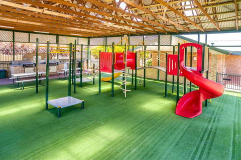 Quality Suites Banksia Gardens - Accommodation QLD 16