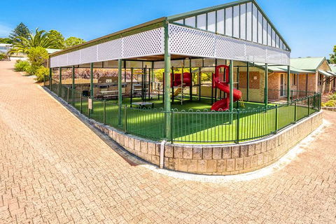 Quality Suites Banksia Gardens - Accommodation QLD 17