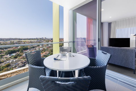 Meriton Suites Zetland - Accommodation QLD 4