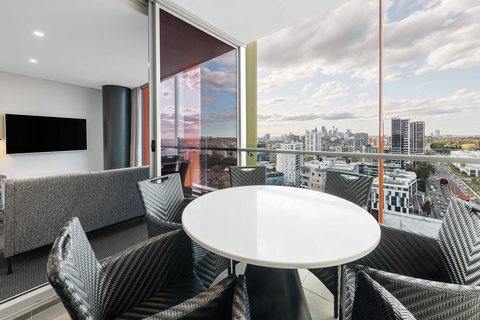 Meriton Suites Zetland - Accommodation QLD 7