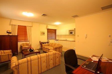 ULTIQA Rothbury Hotel - Accommodation QLD 5