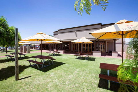 Boomerang Hotel - Accommodation QLD 4