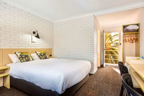 Boomerang Hotel - Accommodation QLD 5