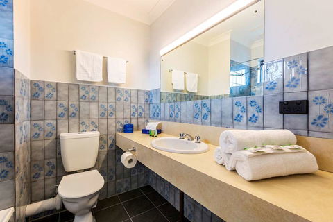 Boomerang Hotel - Accommodation QLD 6