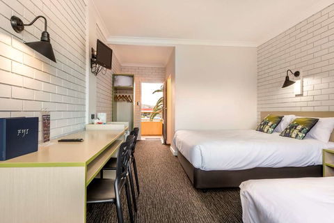 Boomerang Hotel - Accommodation QLD 9