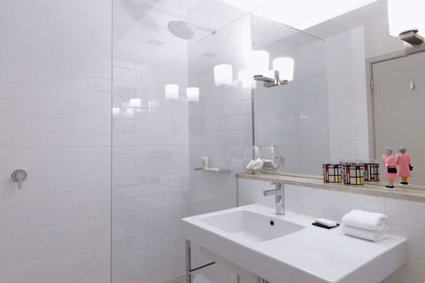 QT Canberra - Accommodation QLD 5
