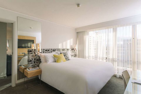 QT Canberra - Accommodation QLD 16