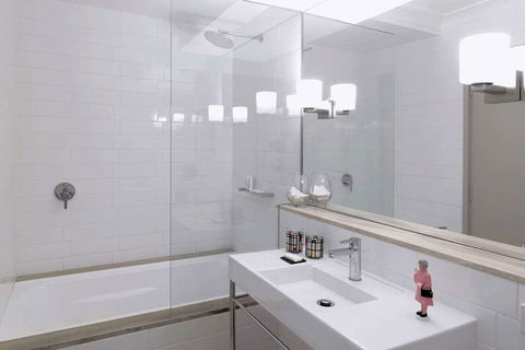 QT Canberra - Accommodation QLD 17