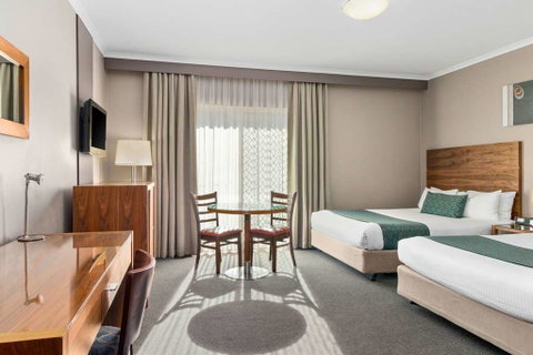 Quality Hotel Dickson - Accommodation QLD 1