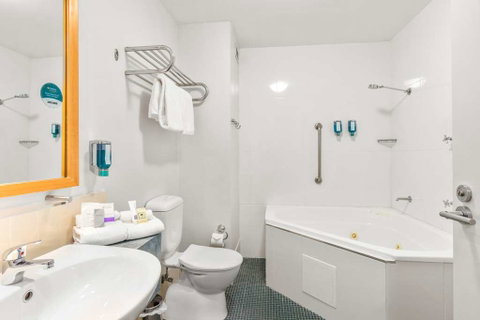 Quality Hotel Dickson - Accommodation QLD 5