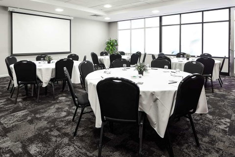 Quality Hotel Dickson - Accommodation QLD 10
