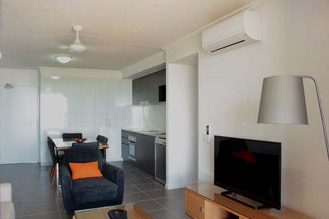 Direct Hotels - Pacific Sands - Accommodation QLD 4