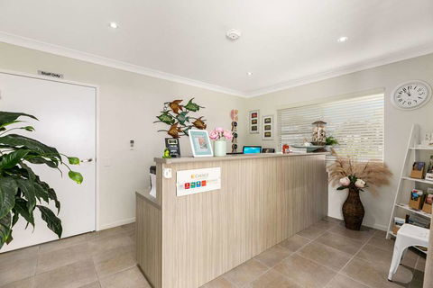 Econo Lodge Beachside - Accommodation QLD 3