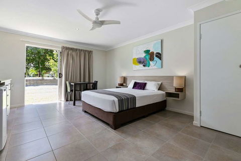 Econo Lodge Beachside - Accommodation QLD 4