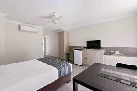 Econo Lodge Beachside - Accommodation QLD 6