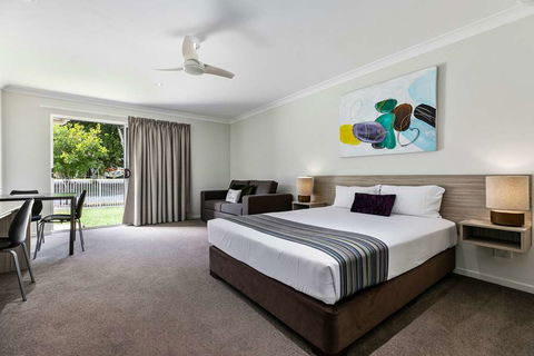 Econo Lodge Beachside - Accommodation QLD 7