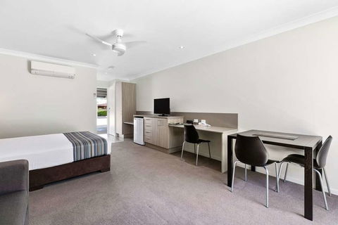 Econo Lodge Beachside - Accommodation QLD 9