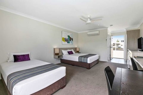 Econo Lodge Beachside - Accommodation QLD 11