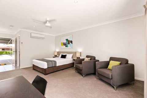 Econo Lodge Beachside - Accommodation QLD 14