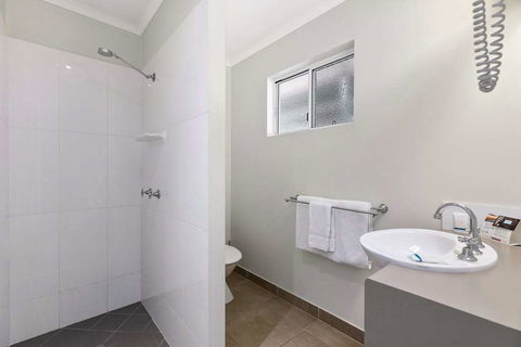 Econo Lodge Beachside - Accommodation QLD 16