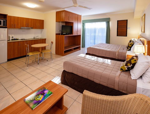 Cairns Queenscourt - Accommodation QLD 3