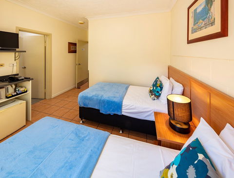 Cairns Queenscourt - Accommodation QLD 4