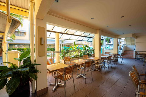 Cairns Queenscourt - Accommodation QLD 5
