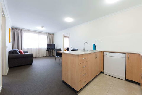 Ramada Encore By Wyndham Belconnen - Accommodation QLD 2