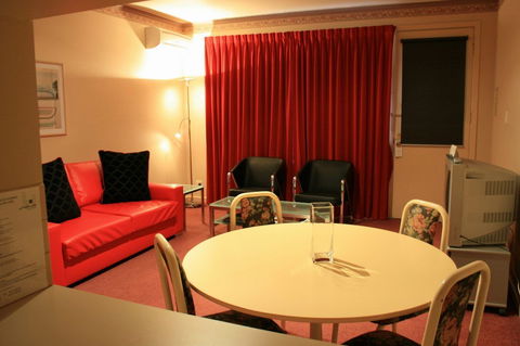 Carlton Clocktower On Lygon - Accommodation QLD 1
