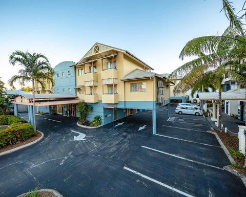 Cairns Queenscourt - Accommodation QLD 0