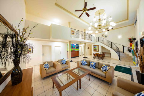 Cairns Queenscourt - Accommodation QLD 1