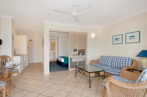 Macrossan House Boutique Holidays Apts - Accommodation QLD 2