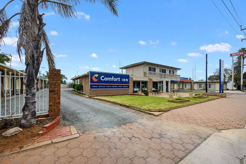 Comfort Inn Flinders on Main - Accommodation QLD 0