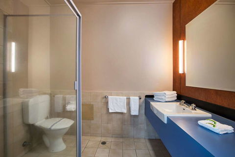 Burvale Hotel - Accommodation QLD 2