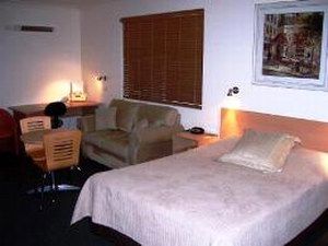Aston Hill Motor Lodge - Accommodation QLD 1