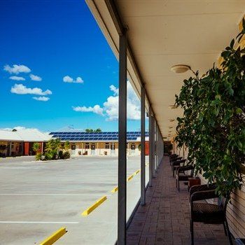MAS Country Club Motor Inn - Accommodation QLD 2