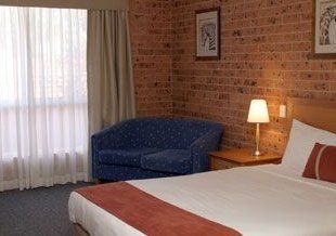 Akuna Motor Inn - Accommodation QLD 0