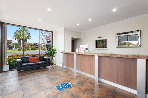 Comfort Inn Deakin Palms - Accommodation QLD 0