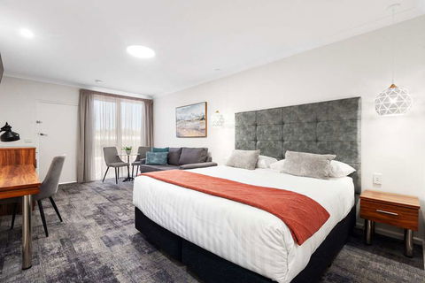Comfort Inn Deakin Palms - Accommodation QLD 2
