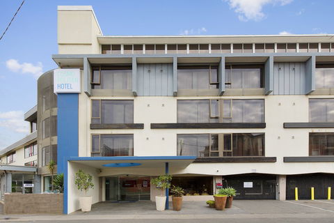 Cosmopolitan Hotel - Accommodation QLD 1
