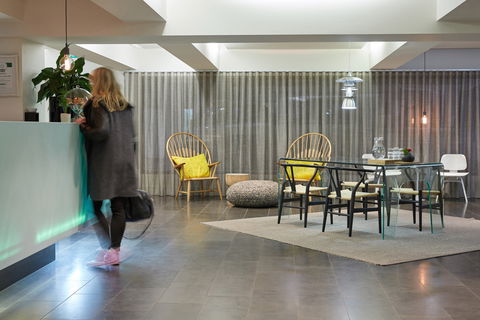 Cosmopolitan Hotel - Accommodation QLD 2