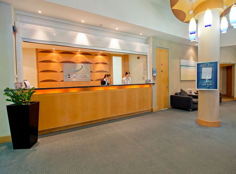 Oaks Waterfront Resort - Accommodation QLD 1