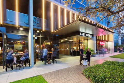 East Hotel - Accommodation QLD 1