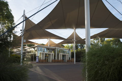 Sails In The Desert Hotel - Accommodation QLD 1