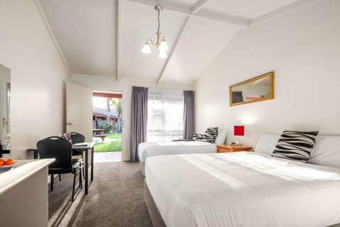 Quality Hotel Lakeside - Accommodation QLD 4