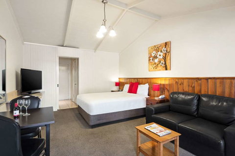 Quality Hotel Lakeside - Accommodation QLD 5