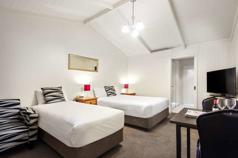 Quality Hotel Lakeside - Accommodation QLD 6