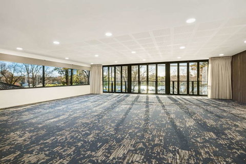Quality Hotel Lakeside - Accommodation QLD 9