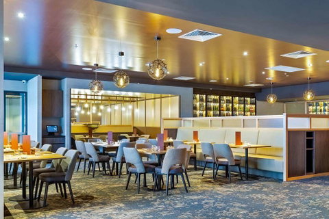 Quality Hotel Lakeside - Accommodation QLD 10